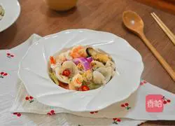 Thai Seafood Vermicelli Salad Recipe Illustration 14