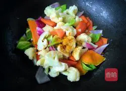Illustration of how to make curry stewed vegetables 6