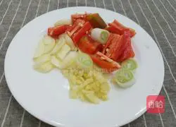 Illustration of how to make fried bacon with artemisia terrestris 5