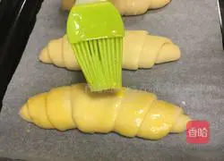 Illustration of how to make butter rolls 7