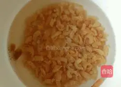 Illustration of how to mix shrimp, rapeseed and vermicelli 3