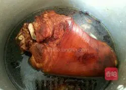 Illustration of how to make Dongpo elbow 8