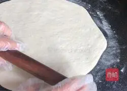 Illustration of how to make lard and beef pizza 7