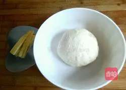 Illustration of how to make pepper and sausage pizza 2