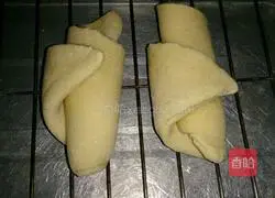 Illustration of how to make custard honey bread 6