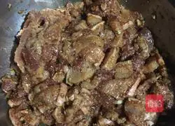 Illustration of how to make potato steamed pork 1