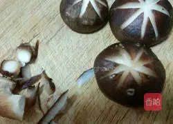 Illustration of how to make braised rapeseed with mushrooms and soy sauce 3