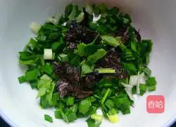 Illustration of how to make spicy and sour noodles 6