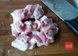 Illustration of how to make steamed pork with rice flour 1