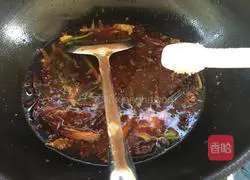 Illustration of how to make spicy fish in dry pot 16