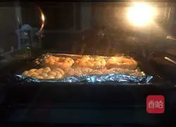 Illustration of how to make garland bread 17