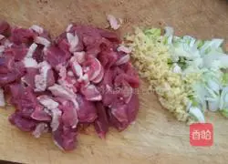 Illustration of how to make oatmeal noodles and mutton noodles 8