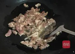 Illustration of making shredded pork with sauce 6