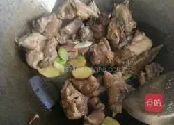 Illustration of how to make braised chicken with small potatoes 5