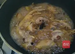 Illustration of making homemade wine-braised chicken with lychees, carrots 11