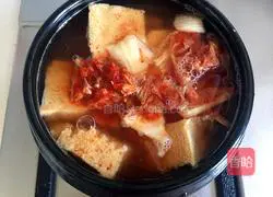 Illustration of how to make spicy cabbage and tofu soup 2