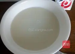 Illustration of how to make cherry tomato fruit pizza 1