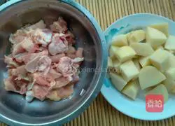 Illustration of how to make chicken stewed with potatoes 2