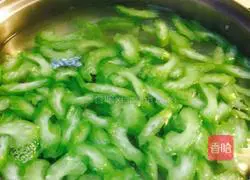 Illustration of how to make cold shredded chicken 2