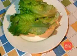 Illustration of how to make bacon, lettuce and egg rolls 4