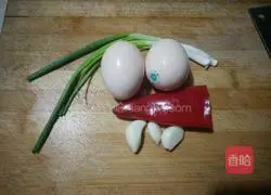 Illustration of how to make fried rice noodles with eggs 3