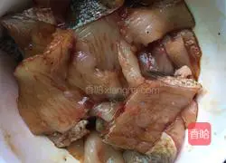 Illustration of how to make spicy fish with vermicelli 1