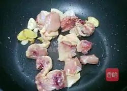 Potato Illustration of how to make braised chicken 5