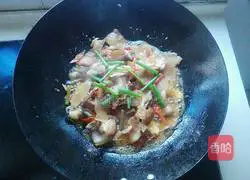 Illustration of how to make Laotan kimchi fried pork slices 10