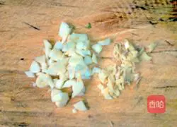 Illustration of how to make braised noodles with beans and eggs 3