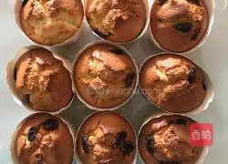 Illustration of how to make raisin cupcakes 10