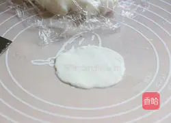 Illustration of how to make crystal shrimp steamed dumplings 9