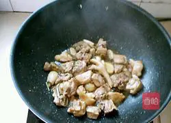 Illustration of Chestnut Braised Chicken 4