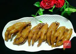 Illustration of how to make five-spice braised chicken feet 7