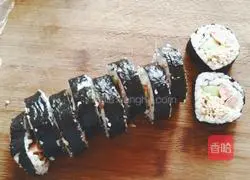 Illustration of how to make tuna kimbap 9