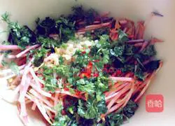 Illustration of how to make cold folded ear root 7