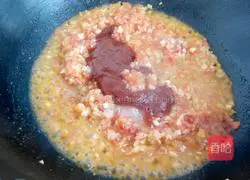 Illustration of how to make pizza sauce 7