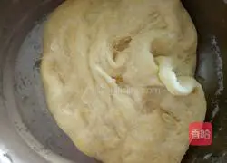 Illustration of how to make ham, corn and vegetable pizza 3