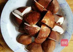 Illustration of how to make Xuanwei ham and vegetable mushroom soup 6