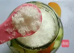 Illustration of how to make fruit pickles 3