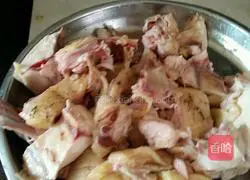 Illustration of how to make braised chicken rice 1