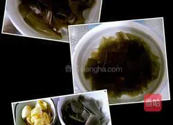 Illustration of how to make fried vermicelli with kimchi and minced meat 1