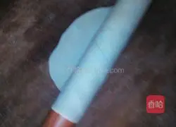 Illustration of making braised noodles with beans and eggs 12