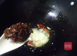 Illustration of how to make spicy beef vermicelli 4