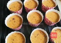 Illustration of how to make red date cupcakes 5