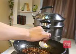 Illustration of how to make braised tofu with yellow flower fungus and diced meat 11