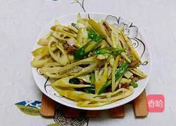 Illustration of how to stir-fry pork with spring bamboo shoots 8