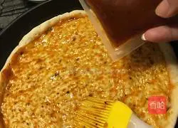 Illustration of how to make bacon, corn and onion pizza 13