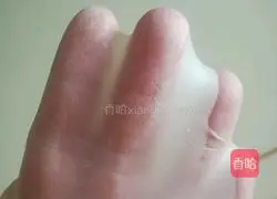 Illustration of how to make flower-shaped coconut bread 1