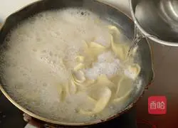Illustration of how to make braised noodles with egg sauce 6