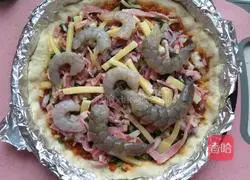 Illustration of how to make shrimp and bacon pizza 8